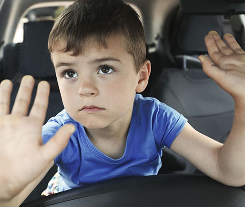 3 Kỹ Năng Thoát Hiểm Cho Trẻ Bị Kẹt Trong ô Tô