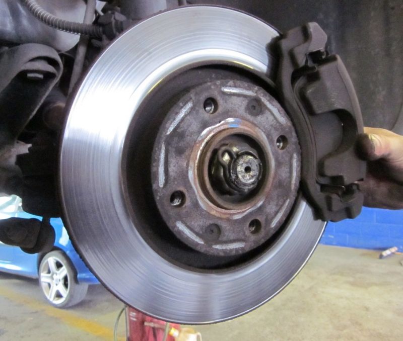 Thay Má Phanh ô Tô Khi Nào để đảm Bảo An Toàn?