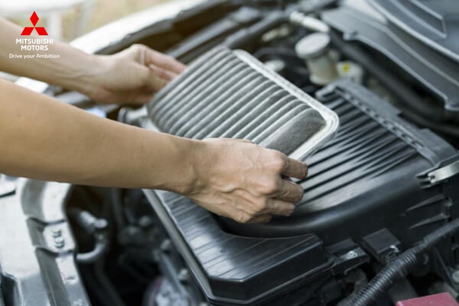 Kiểm tra và thay thế bộ lọc gió xe ô tô đúng cách 2 Kiểm Tra Và Thay Thế Bộ Lọc Gió Xe ô Tô đúng Cách