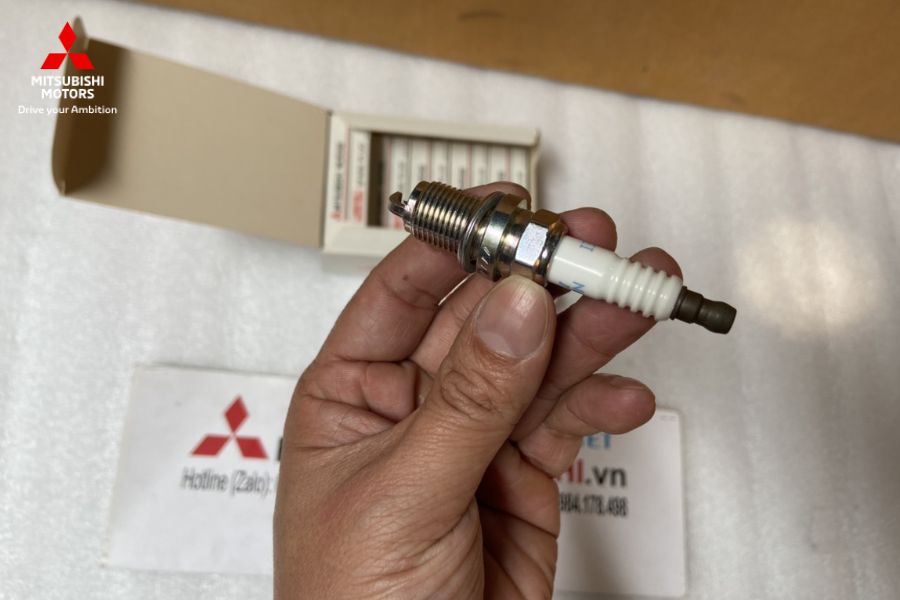Kiểm Tra Và Thay Thế Bugi Xe ô Tô để Duy Trì Hiệu Suất động Cơ