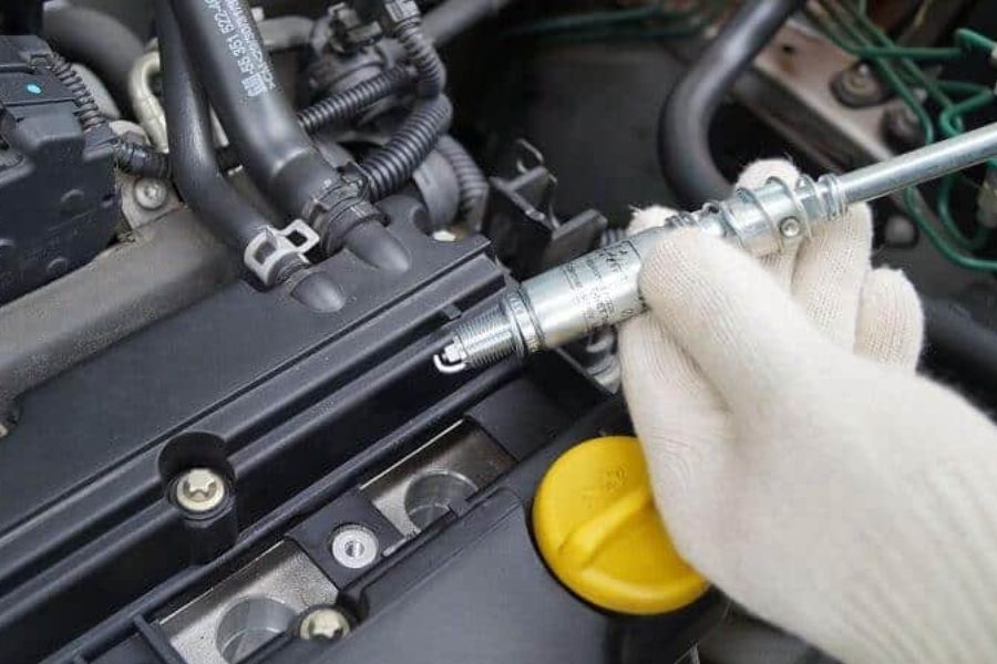 Kiểm Tra Và Thay Thế Bugi Xe ô Tô để Duy Trì Hiệu Suất động Cơ