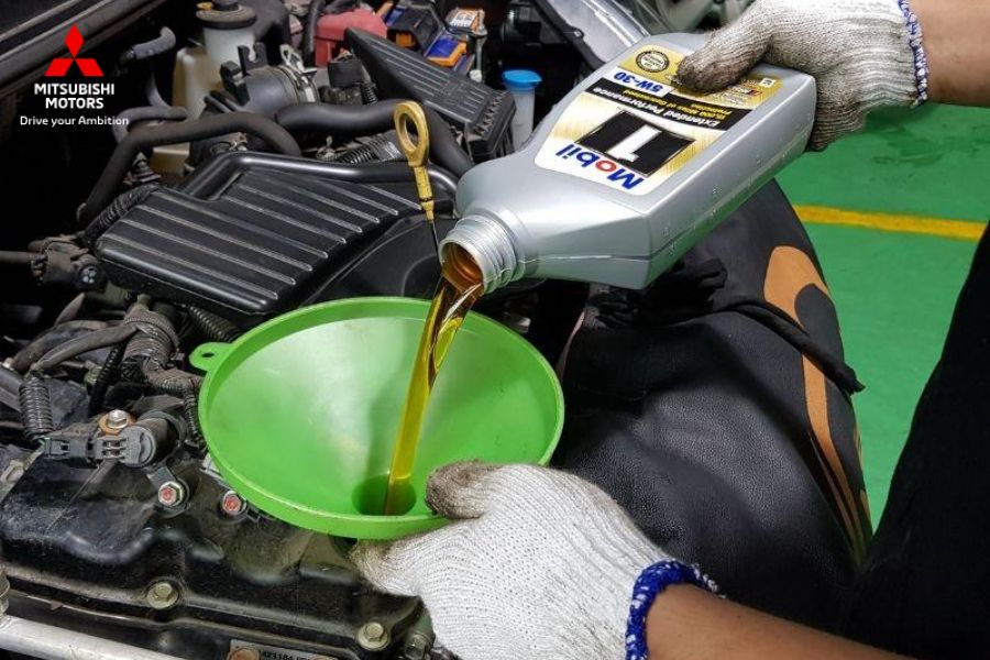 Thay dầu động cơ xe ô tô đúng cách để xe luôn bên bỉ 2 Thay Dầu động Cơ Xe ô Tô đúng Cách để Xe Luôn Bên Bỉ