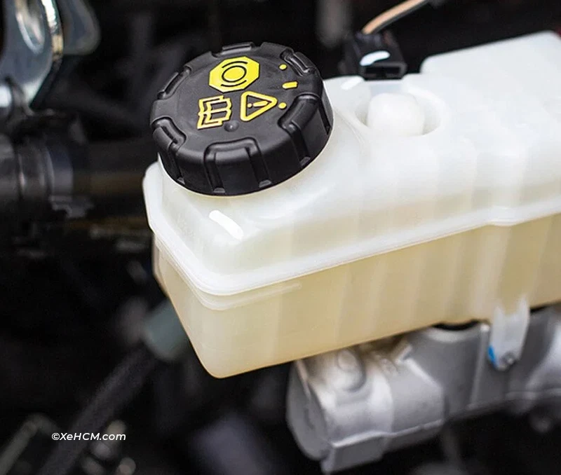 Hướng Dẫn Thay Dầu Trợ Lực Lái Mitsubishi Đúng Kỹ Thuật Để Tăng Tuổi Thọ